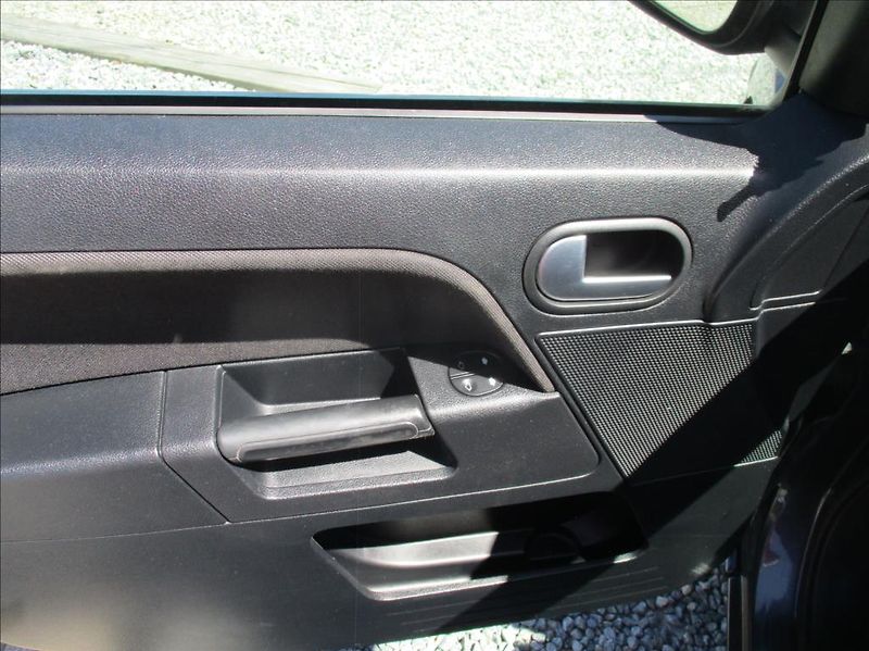Ford Fusion 1,4 i, klima, ZAMLUVENO - fotka 13 z 28