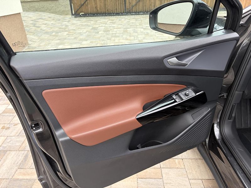 Volkswagen ID.4 (2020) 1st. 150kw, 62kwh, SOH 93% - fotka 8 z 13