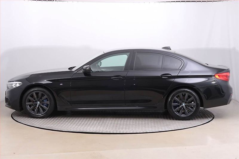 BMW Řada 5 (2019) M Sport 540i xDrive - fotka 3 z 22