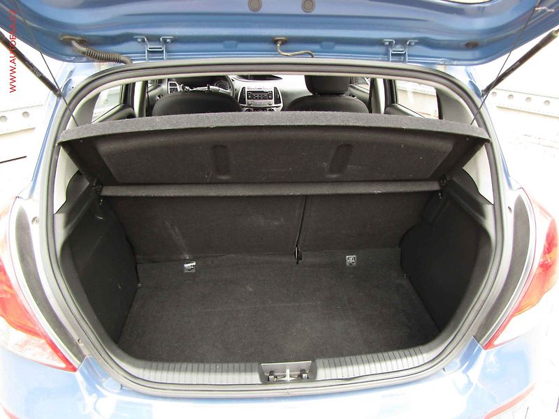 Hyundai i20 (2014) 1.2i, servis.kniha, AC - fotka 7 z 17