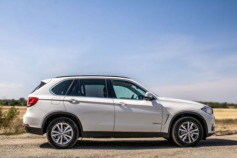 BMW X5 xDrive 30d - fotka 4 z 21