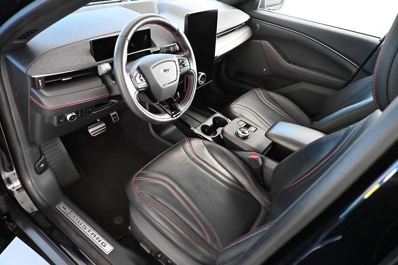 Ford Mustang Mach-E (2022) AWD PREMIUM Matrix LED iACC BO - fotka 11 z 38
