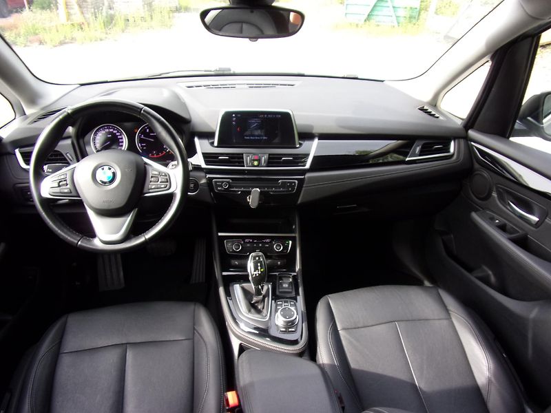 BMW Řada 2 (2019) 218 4x4 110kW LUXURY LINE KŮŽE - fotka 10 z 25