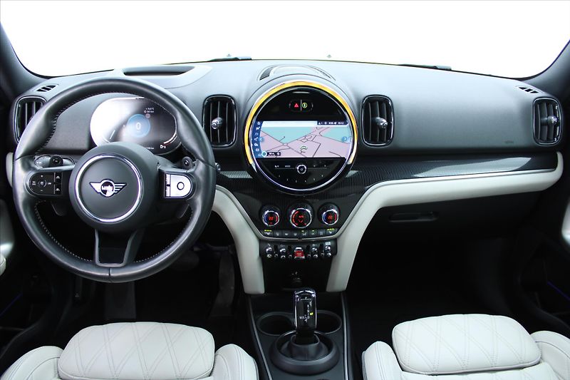 Mini Countryman 2.0i 131kW ALL4 SERVIS KN. ČR - fotka 13 z 28