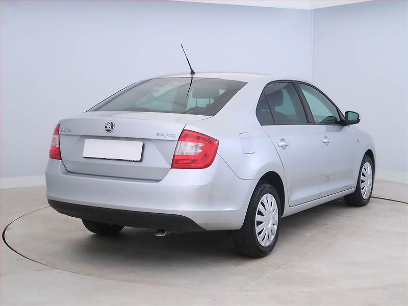 Škoda Rapid (2014) Ambition 1.6 TDI, Serv.kniha - fotka 5 z 12