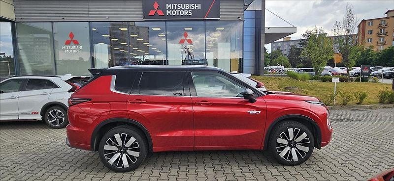 Mitsubishi Outlander 2,4 PHEV 4x4  INSTYLE - fotka 3 z 20