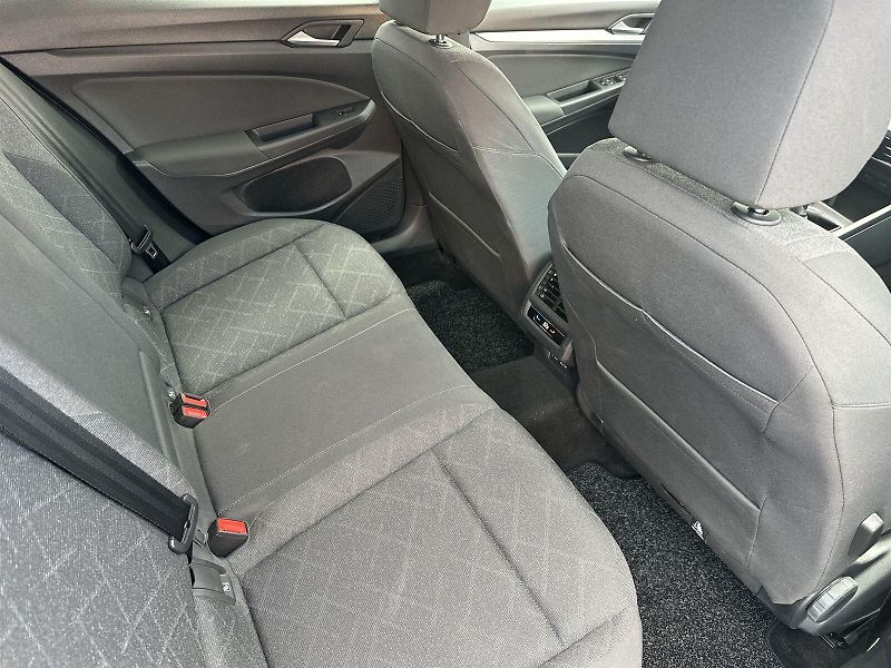 Volkswagen Golf Variant (2022) 1.0 TSI Life - fotka 9 z 30