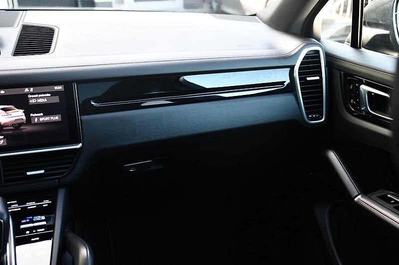Porsche Cayenne 3.0E-REZERVACE - fotka 8 z 50
