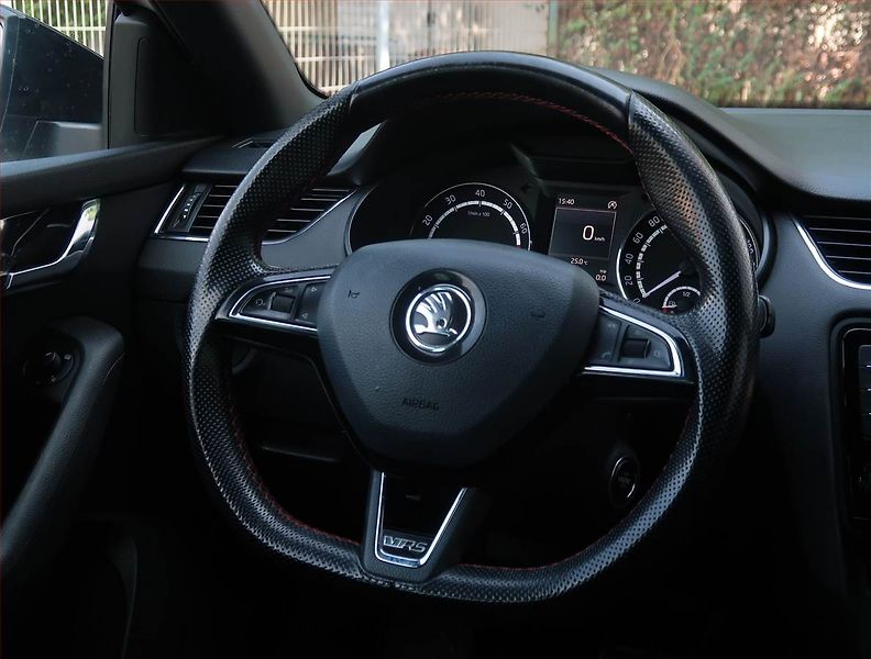 Škoda Octavia (2015) RS 2.0 TSI, Automat - fotka 16 z 19