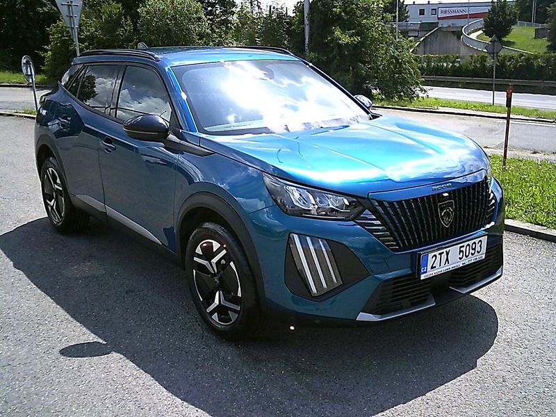 Peugeot 2008 (2025) 1.2 PT 100k ALLURE v ZÁRUCE - fotka 4 z 14