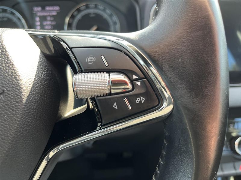 Škoda Karoq 2,0 TDi 110 4x4 DSG TAŽNÉ -DPH - fotka 27 z 47