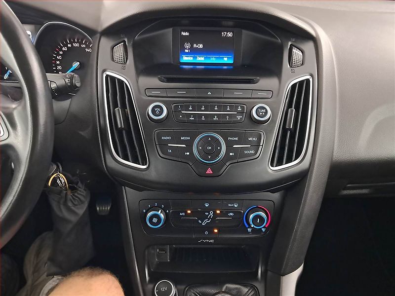 Ford Focus (2017) 1.6 i, Serv.kniha - fotka 12 z 19