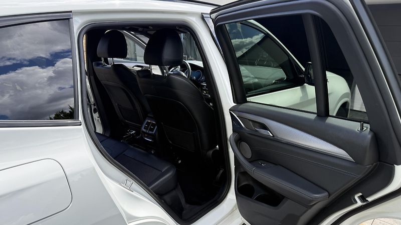BMW X3 (2019) BMW X3 xDrive 20d po 1.majitel - fotka 26 z 37