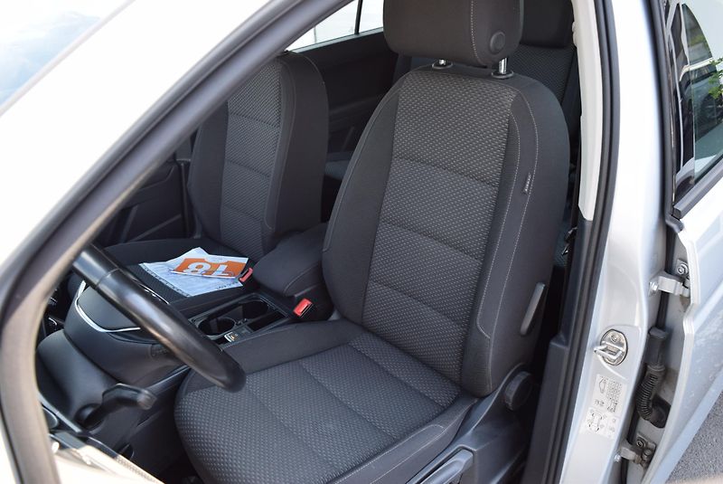 Volkswagen Touran (2019) 1.5TSI 110kw CLBMT 7MÍST TAŽNÉ - fotka 22 z 46