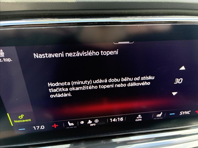 Škoda Octavia 2,0 RS,4x4,PANO,TAŽNÉ,WEBASTO - fotka 35 z 39