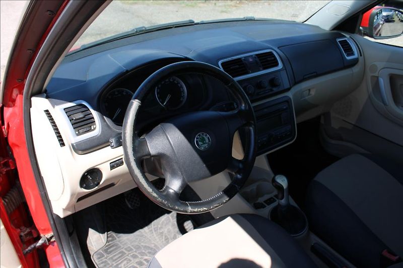Škoda Fabia 1,2 i  LPG, STK 5/2027 - fotka 11 z 24