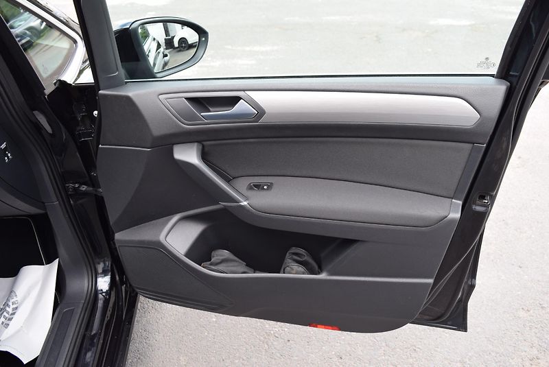 Volkswagen Touran (2017) 1.4TSI 110kw CLBMT 7MÍST TAŽNÉ - fotka 37 z 50