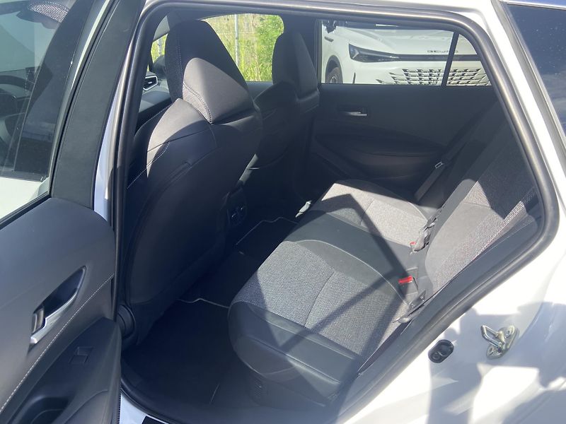Toyota Corolla 1.8 HSD 140k e-CVT Style - fotka 10 z 22