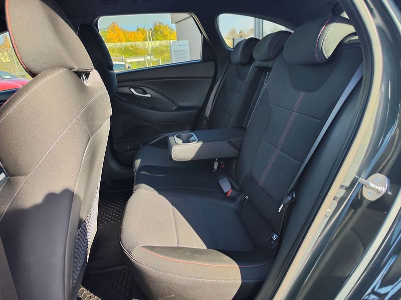 Hyundai i30 1.5 T-GDI/103kW N-Line DCT - fotka 11 z 35
