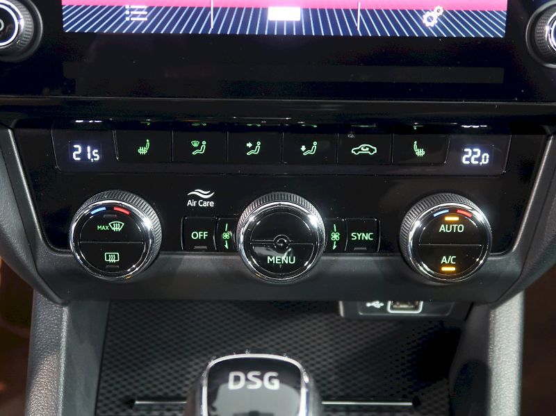 Škoda Octavia (2019) RS 2.0TSI 180KW DSG NAVI - fotka 30 z 39