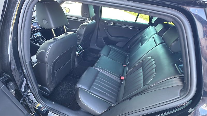 Škoda Superb (2019) COM 4X4GRT L K TD 140/2.0 A7F - fotka 17 z 24