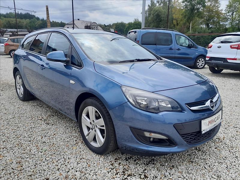 Opel Astra 1,6 TDCI 100kW SPORTS TOURER - fotka 9 z 51