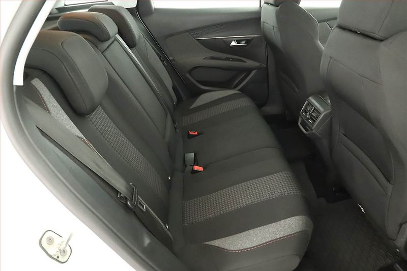 Peugeot 3008 (2018) 1.2 PureTech, ČR,1.maj - fotka 7 z 14
