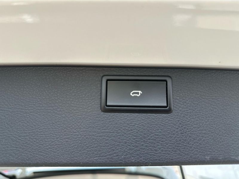 Volkswagen Multivan 2,0 TDI / 146 kW PanAm 4MOT DS - fotka 16 z 26