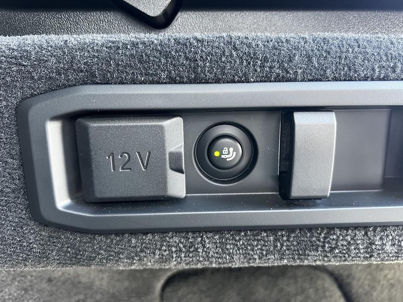 BMW Řada 5 520d xDrive Touring M-Sport - fotka 29 z 31