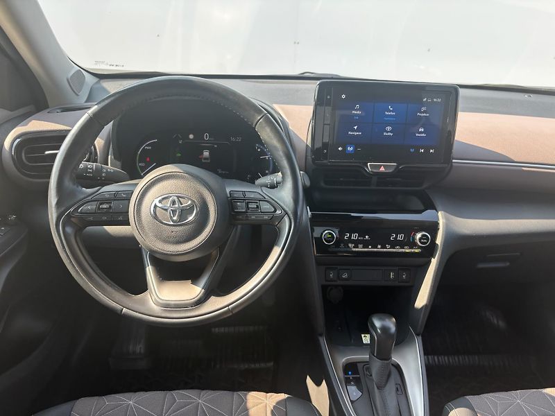 Toyota Yaris Cross 1.5 HSD e-CVT Executive AWD - fotka 5 z 30