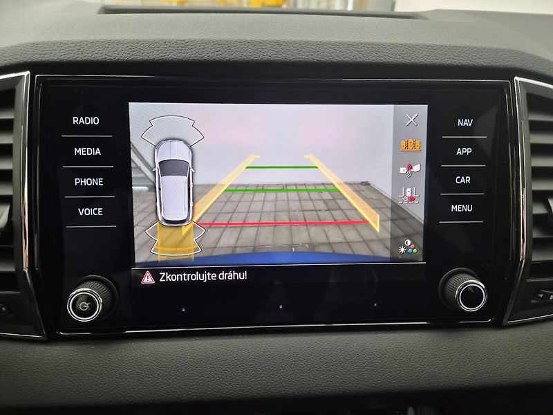 Škoda Karoq 1.5 TSI Top selection - fotka 16 z 25