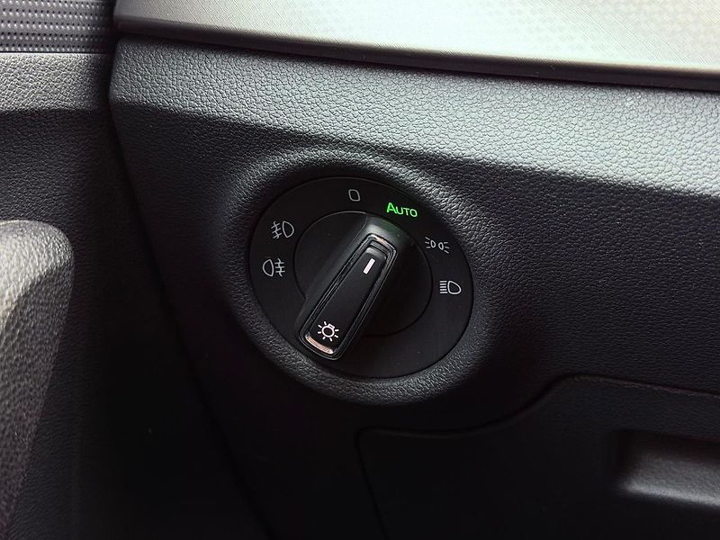 Škoda Kamiq 1.0 TSi Style DSG, Serviska - fotka 30 z 35