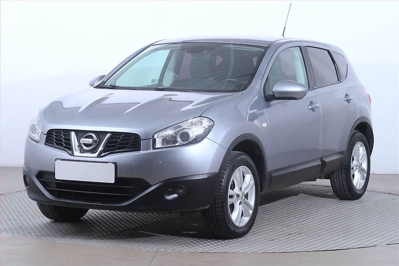 Nissan Qashqai (2010) 1.6, Navi, Tempomat - fotka 2 z 18