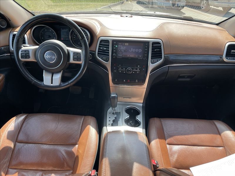 Jeep Grand Cherokee 3,0 CRDi 177kw Overland Pano T - fotka 15 z 35
