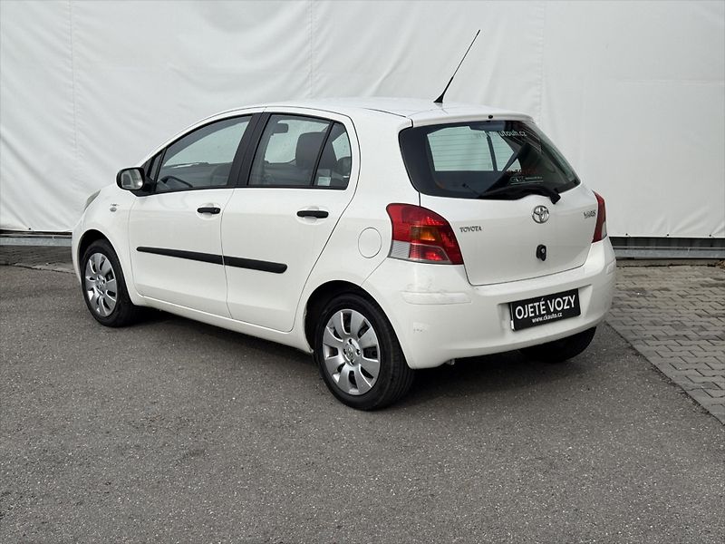 Toyota Yaris 1,3 Terra Cool - fotka 6 z 14