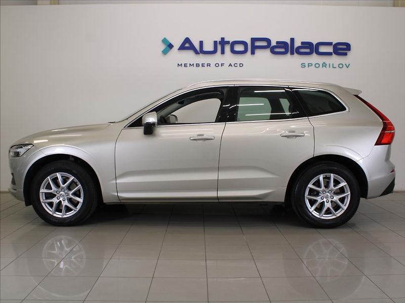 Volvo XC60 2,0 T5 184kW AWD Mom.PRO Pano. - fotka 5 z 25
