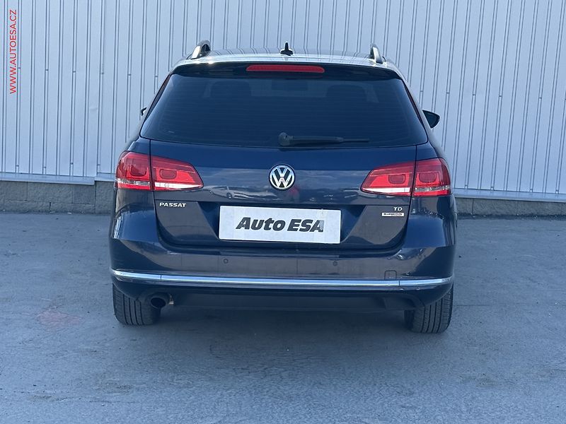 Volkswagen Passat (2013) 1.6TDi, AC, tempo, park.asist - fotka 5 z 16
