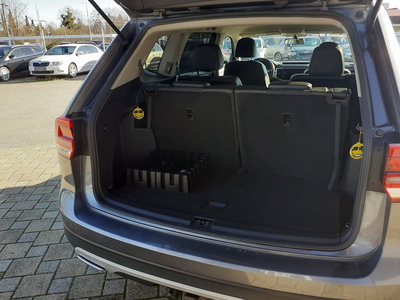 Volkswagen Atlas (2019) 3.6 V6 4x4 6 MÍST - fotka 28 z 42