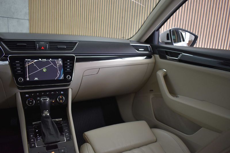 Škoda Superb TDI 147kW 4x4*L&K*TAŽNÉ*ČR 1.M - fotka 11 z 49