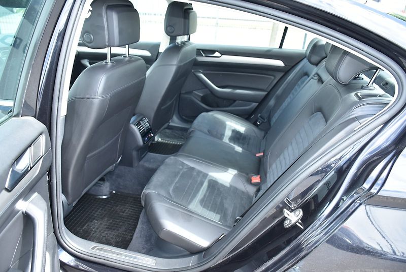 Volkswagen Passat (2017) HIGHLINE 2.0 BiTDI 176kW DSG 4 - fotka 25 z 31