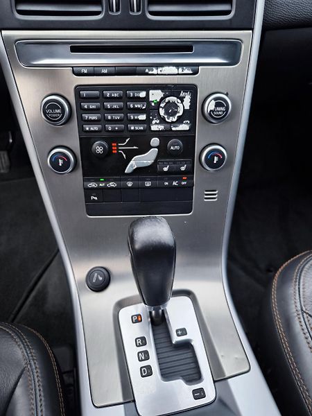 Volvo XC60 2,4 D 129kW 1 MAJITELKA - fotka 34 z 41