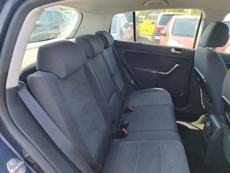 Volkswagen Golf Plus (2010) - fotka 30 z 32