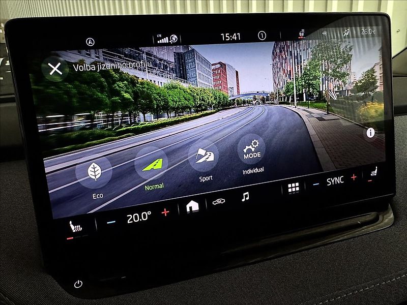 Škoda Enyaq 80 150kW LOFT PANO MATRIX LED - fotka 26 z 45