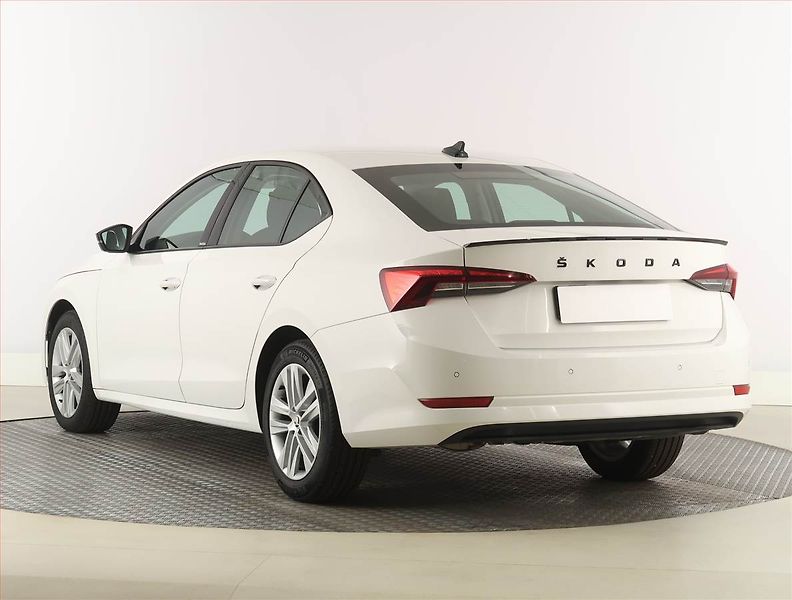 Škoda Octavia (2022) Ambition Plus 1.5 TSI - fotka 4 z 25