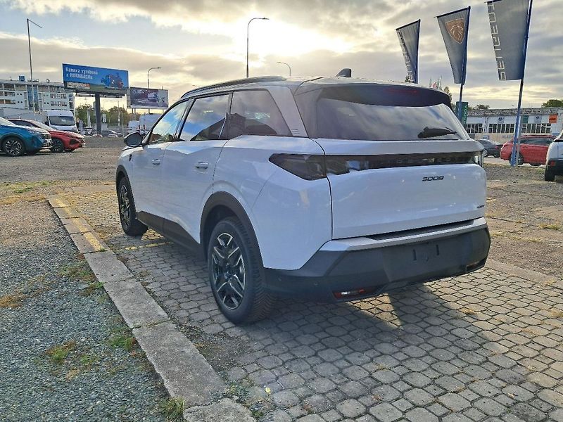Peugeot 5008 GT Hybrid 136 e-DCS6 - fotka 7 z 10