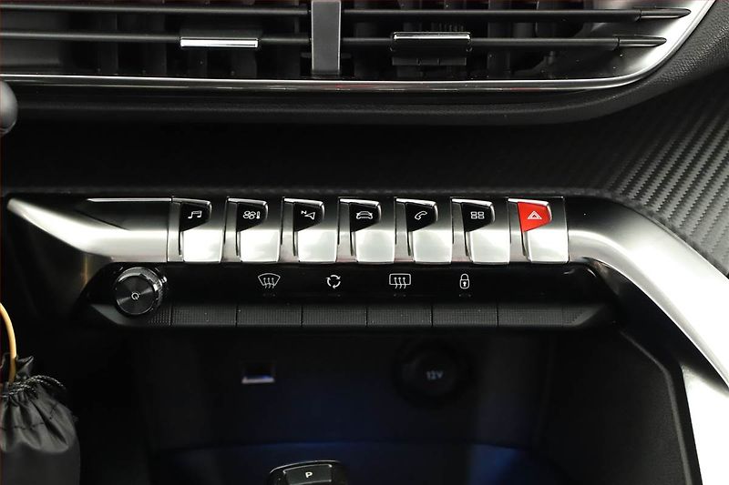 Peugeot 5008 (2019) 1.5 BlueHDi, Automat, 7 míst - fotka 12 z 20