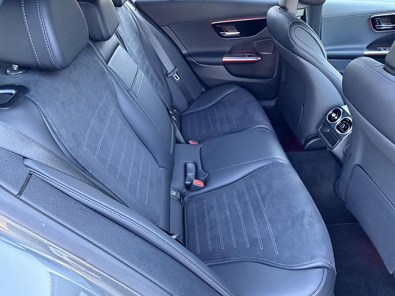 Mercedes-Benz Třídy C (2025) 300T 4Matic AMG Distronic 360° - fotka 15 z 41
