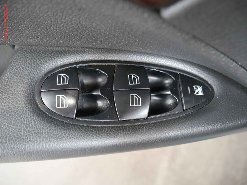 Mercedes-Benz Třídy E (2006) 3.0 Cdi 4Mat, AT, xenon, kůže - fotka 21 z 21