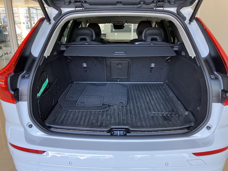 Volvo XC60 B4 FWD Momentum PRO AT8 - fotka 10 z 47