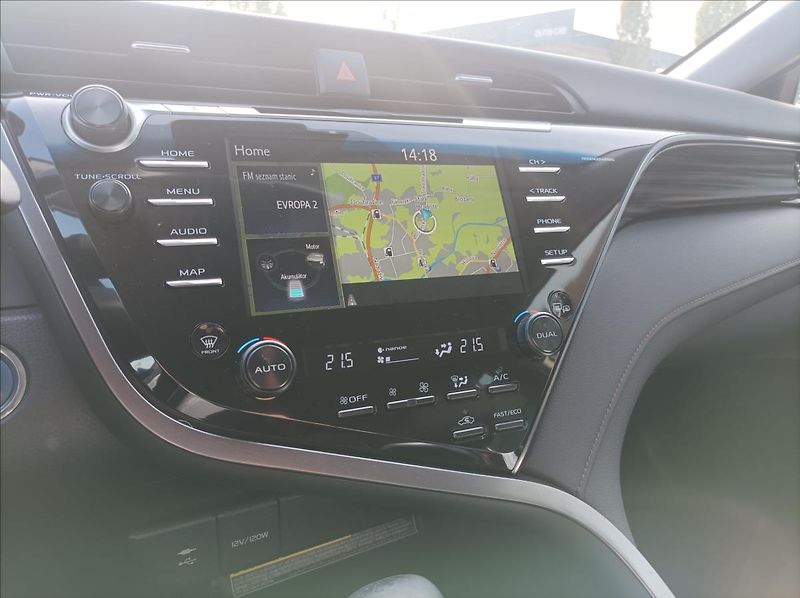 Toyota Camry 2,5 Executive - fotka 18 z 21
